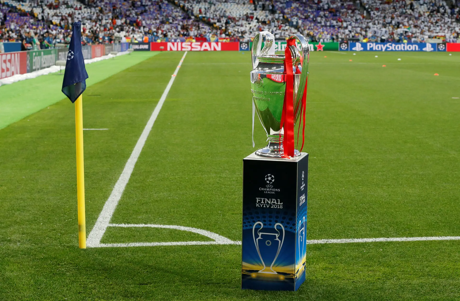 jogadores do fc porto inscritos na champions