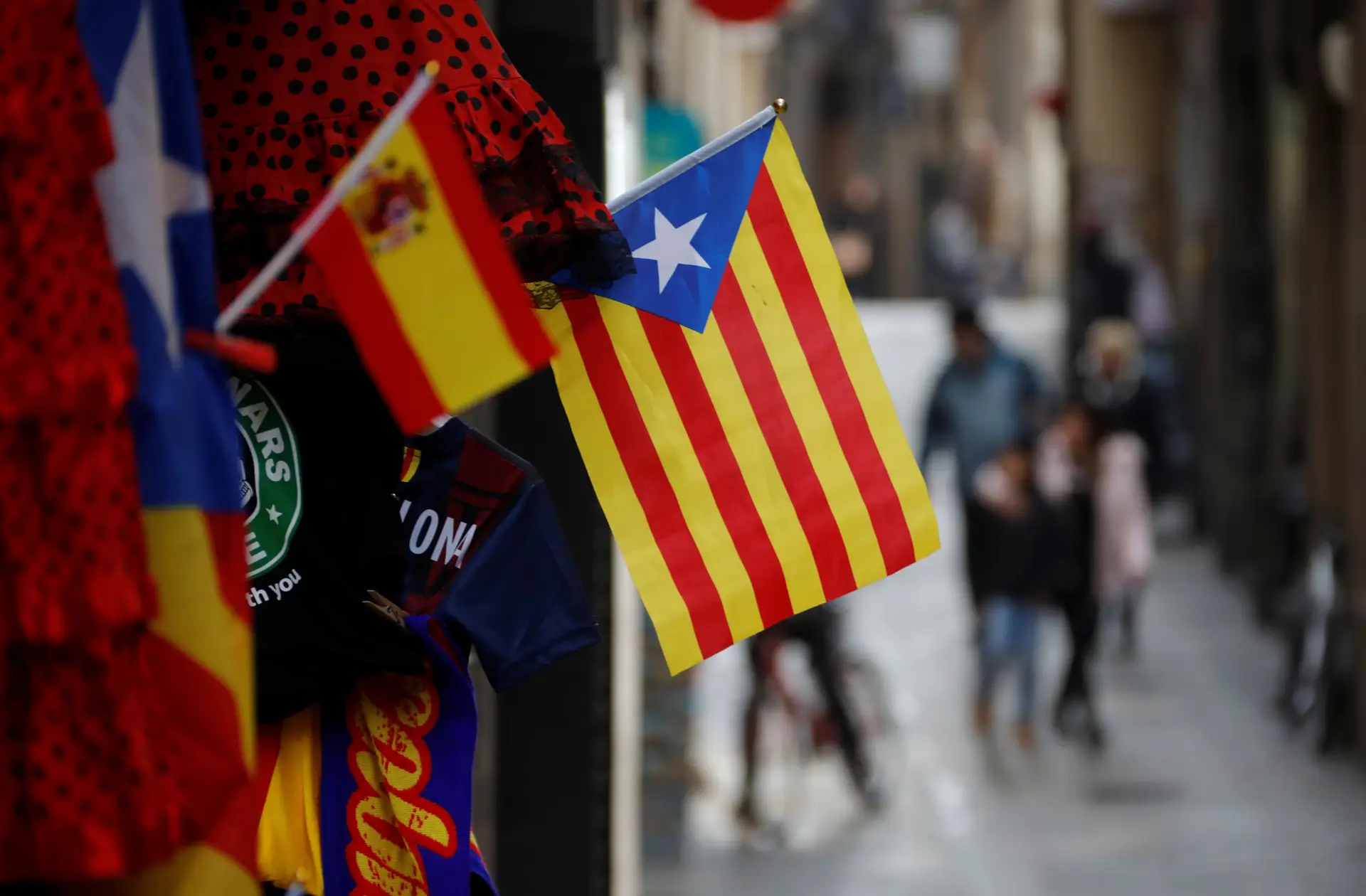 Independentistas catalães detidos provisoriamente interrompem greve de fome
