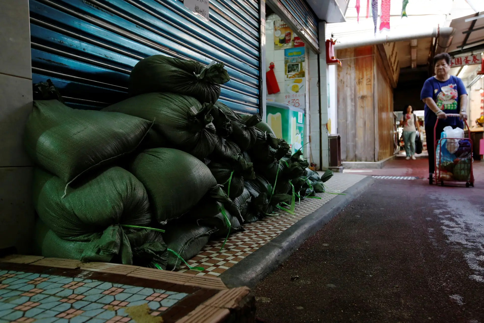 Içado sinal 8, super tufão Mangkhut a 430 quilómetros de Macau