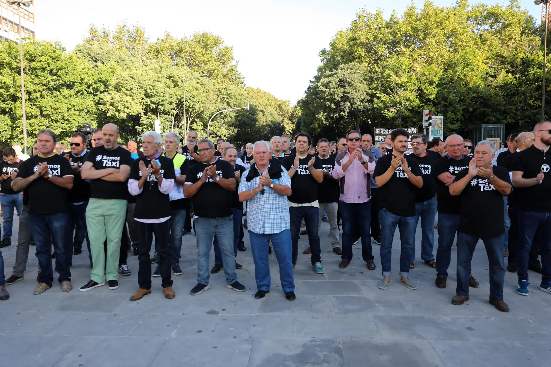 Taxistas espanhóis juntam-se aos portugueses considerando que "a luta é de todos"