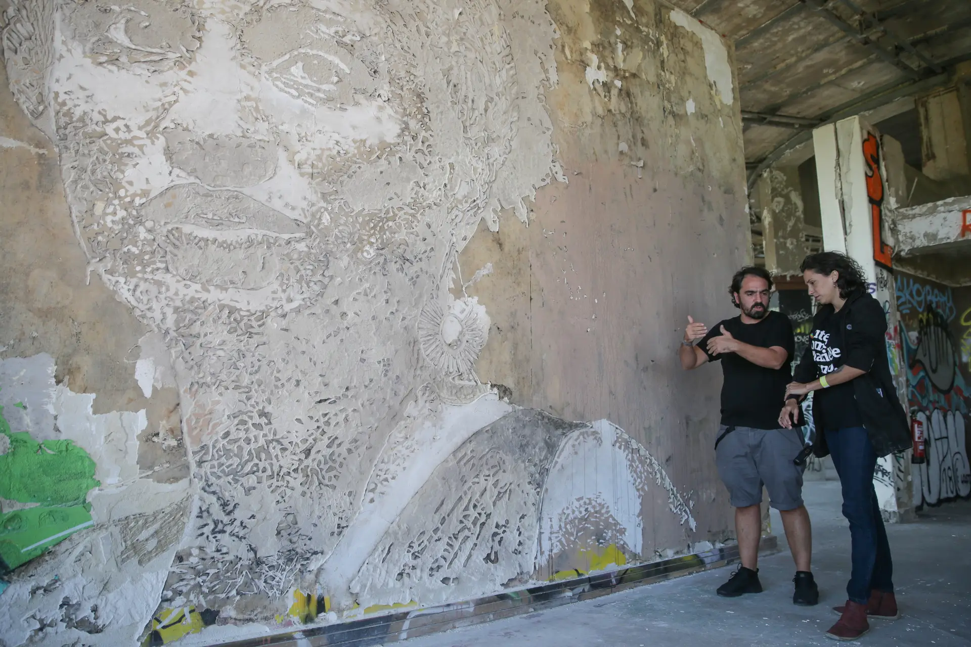 Vhils homenageia ativista brasileira Marielle Franco com mural em Lisboa