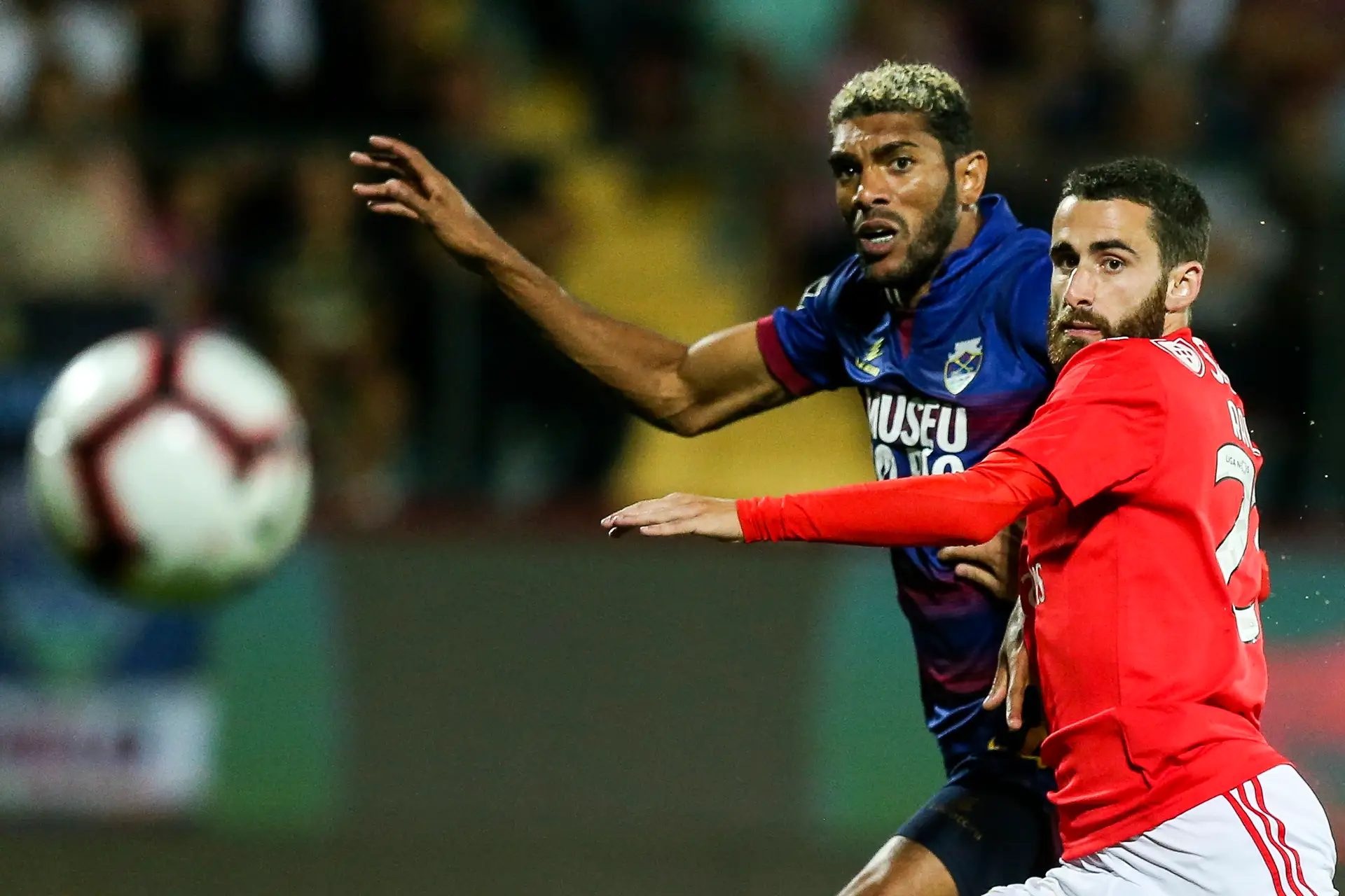Benfica empata em Chaves por 2-2