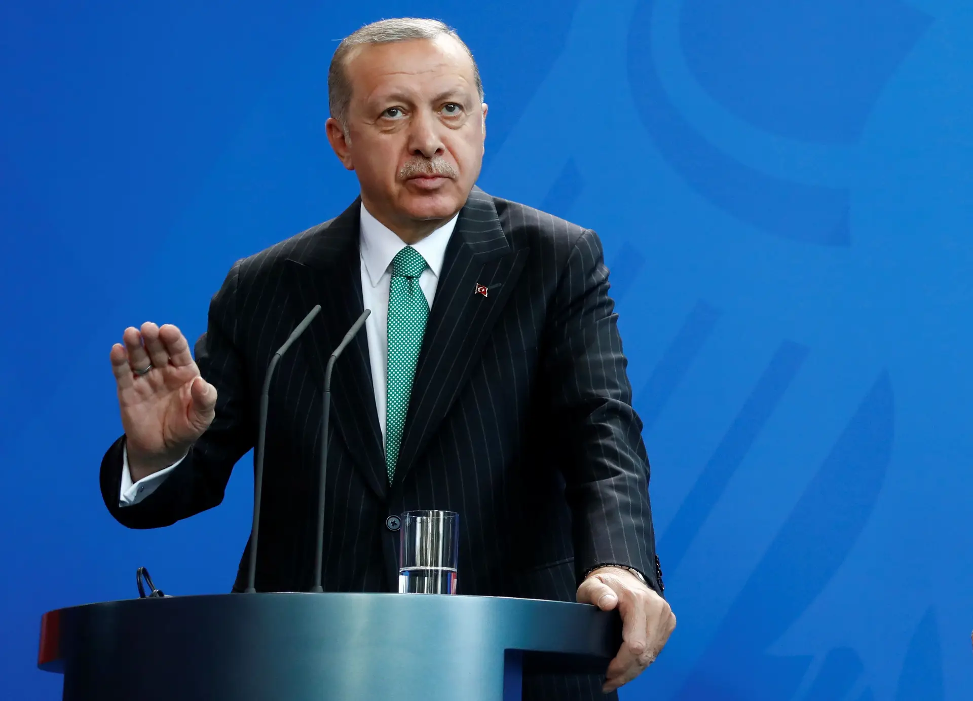 Presidente da Turquia diz que não vai abandonar Maduro e admite visita a Caracas