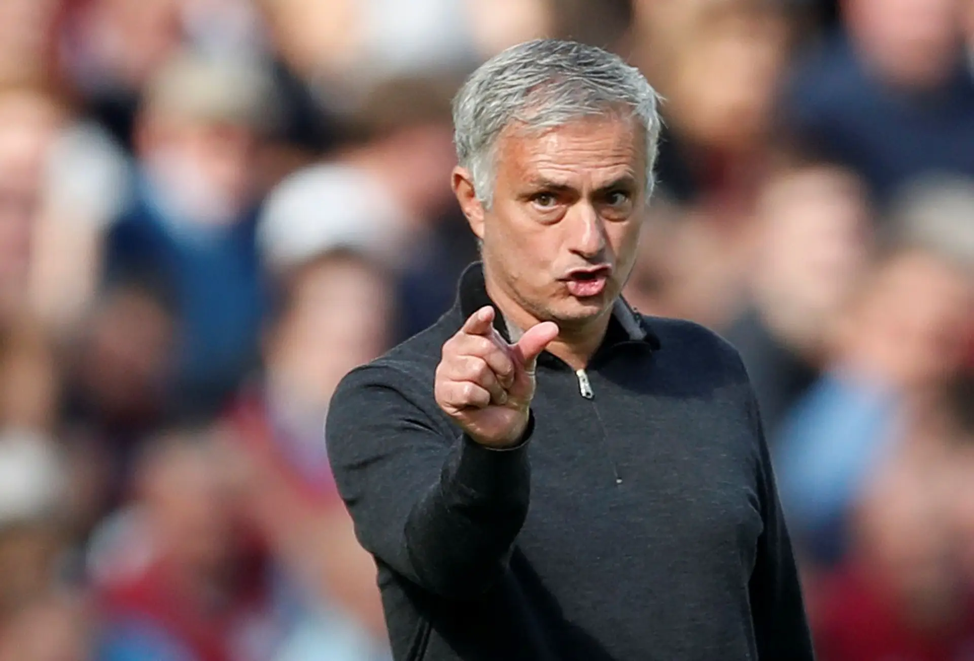 Mourinho responsabiliza o árbitro pela derrota do Manchester United