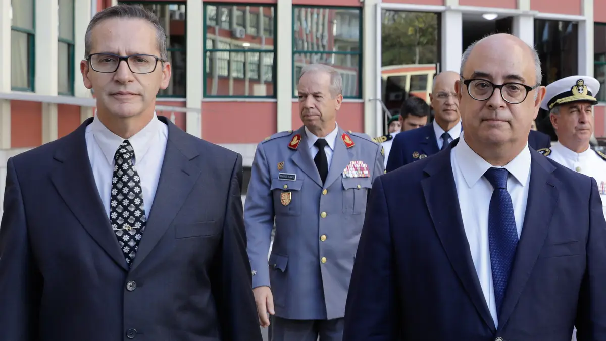 A 2 de outubro de 2018, o Ministro da Defesa Nacional, José Azeredo Lopes (à direita), acompanhado pelo general Rovisco Duarte (ao centro), Chefe de Estado Maior do Exército (CEME).