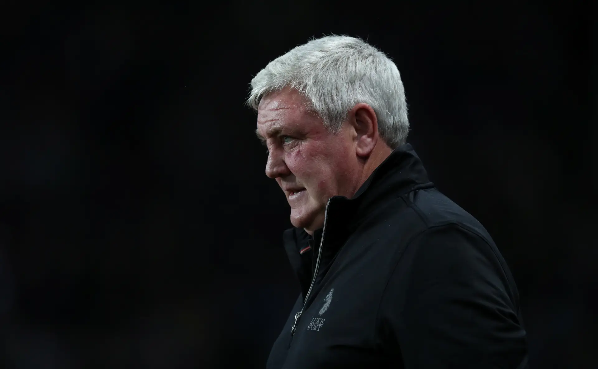 Aston Villa despede treinador Steve Bruce