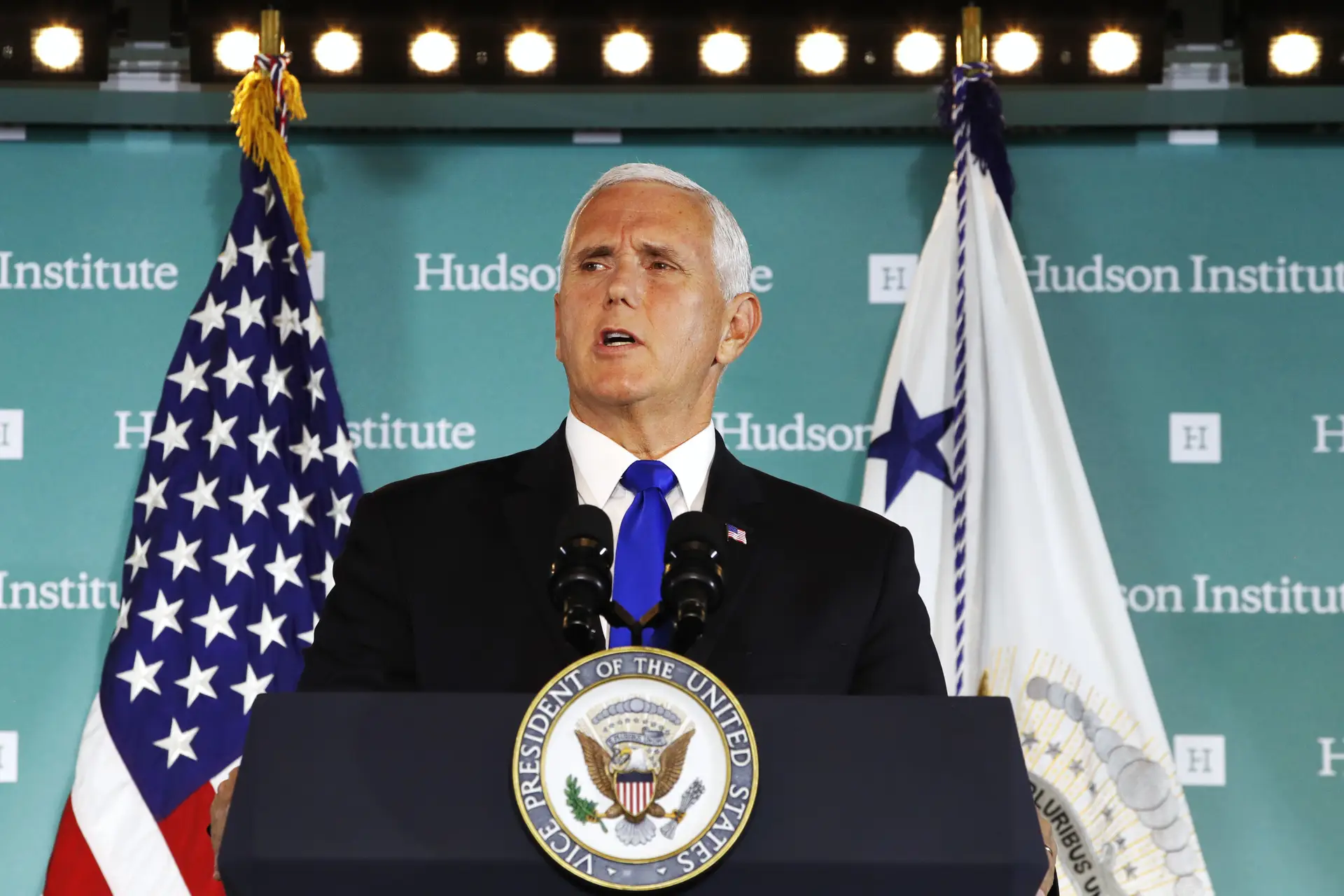 Vice-Presidente dos EUA acusa China de querer derrubar Donald Trump
