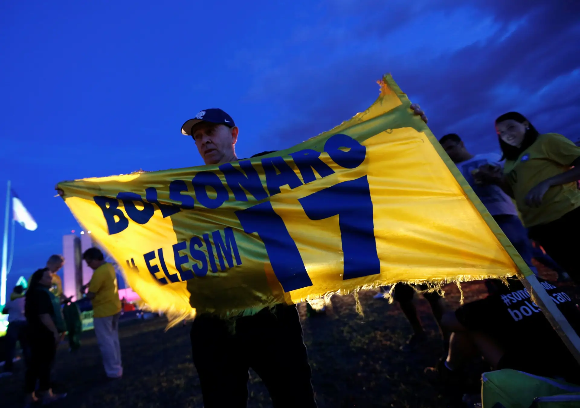 Sondagem dá maioria a Bolsonaro na segunda volta