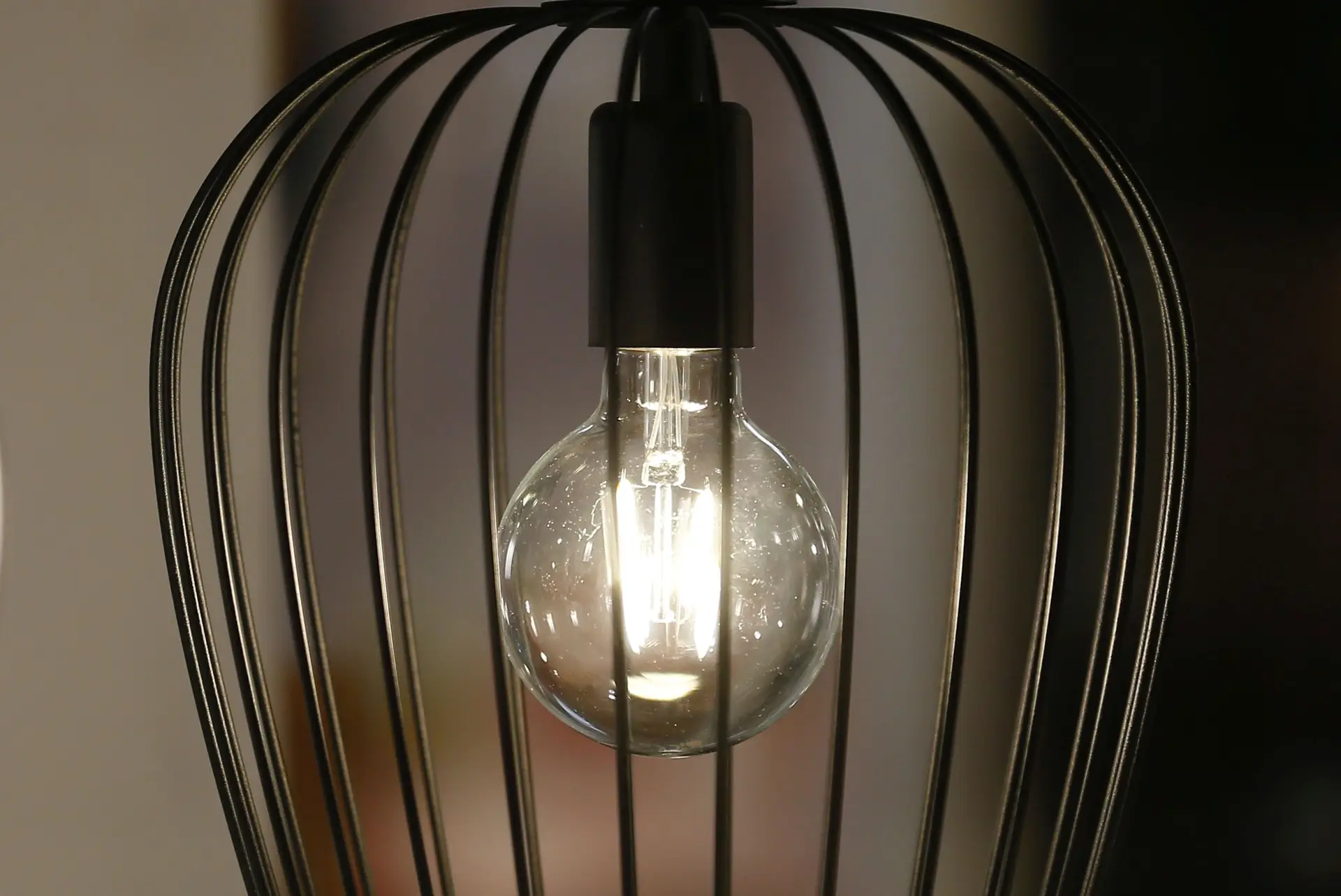 Venezuelanos vão ter dois dias contínuos de eletricidade por semana