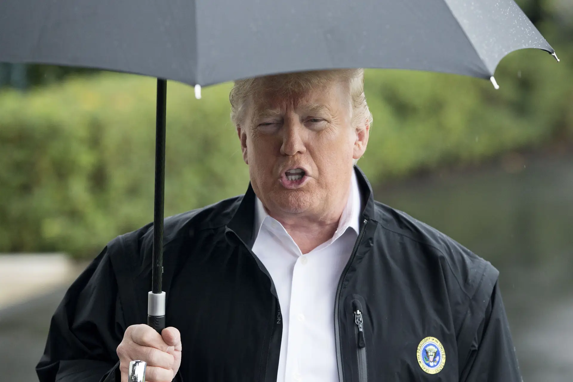 Trump fala com rei Salman sobre jornalista e envia Pompeo a Riade