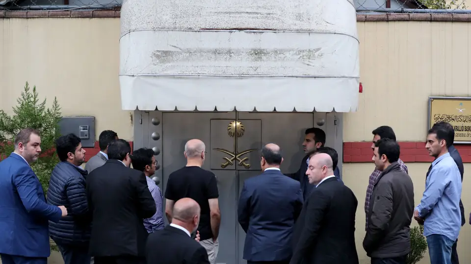 O consulado da Arábia Saudita em Istambul foi revistado pelas autoridades turcas e sauditas, no âmbito da investigação sobre o desaparecimento do jornalista saudita Jamal Khashoggi.