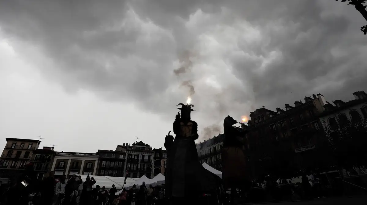 O centro de Pamplona, em Espanha, momnentos instantes antes da tempestade Leslie começar a fustigar a zona, com chuvas torrenciais e ventos fortes de mais de 100km/hora.