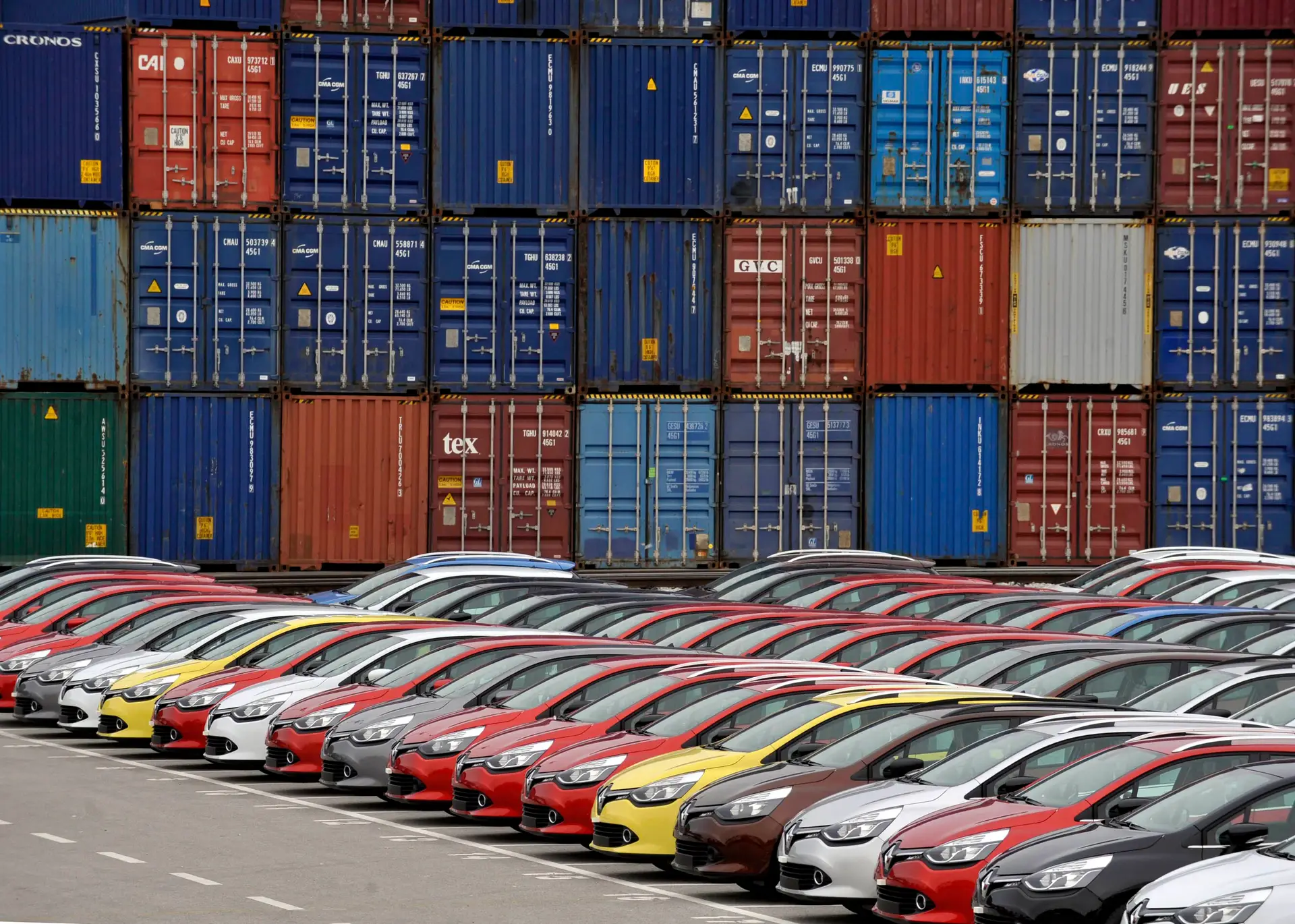 Setor automóvel europeu alerta para efeitos adversos de falta de acordo sobre o Brexit