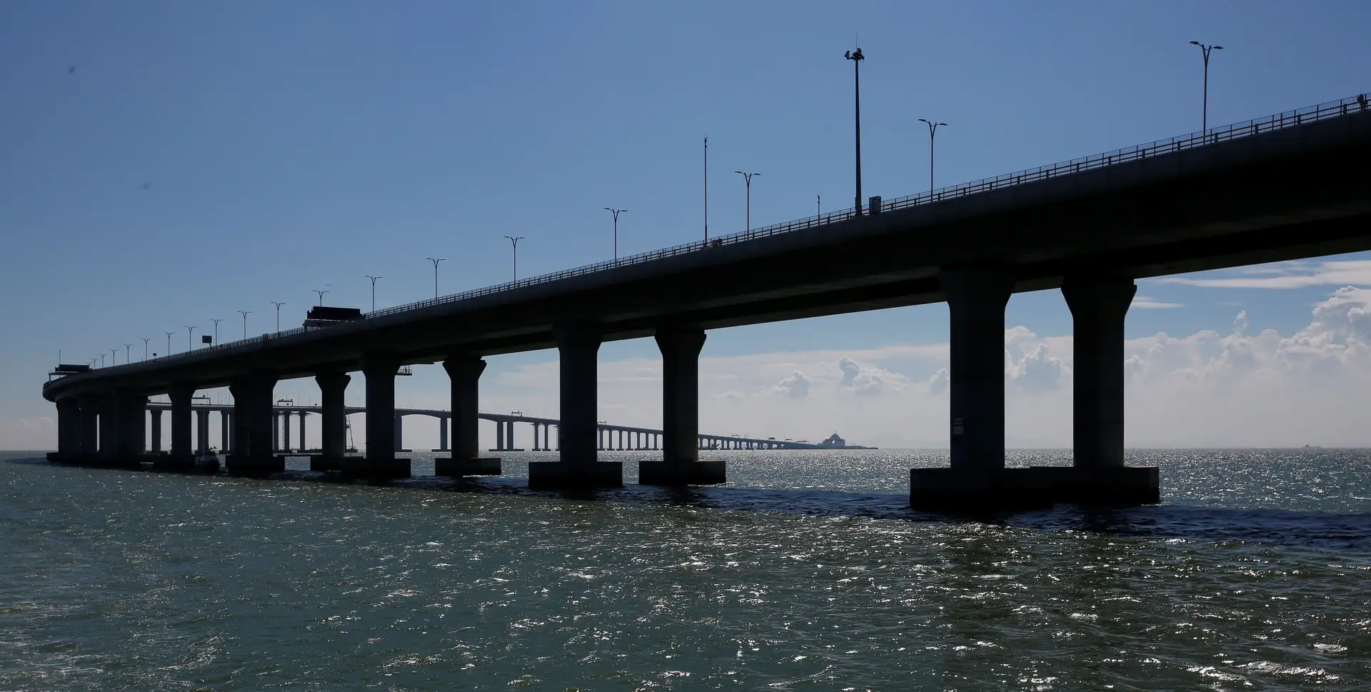 Mega ponte entre Hong Kong-Zhuhai-Macau vai ser inaugurada na terça-feira