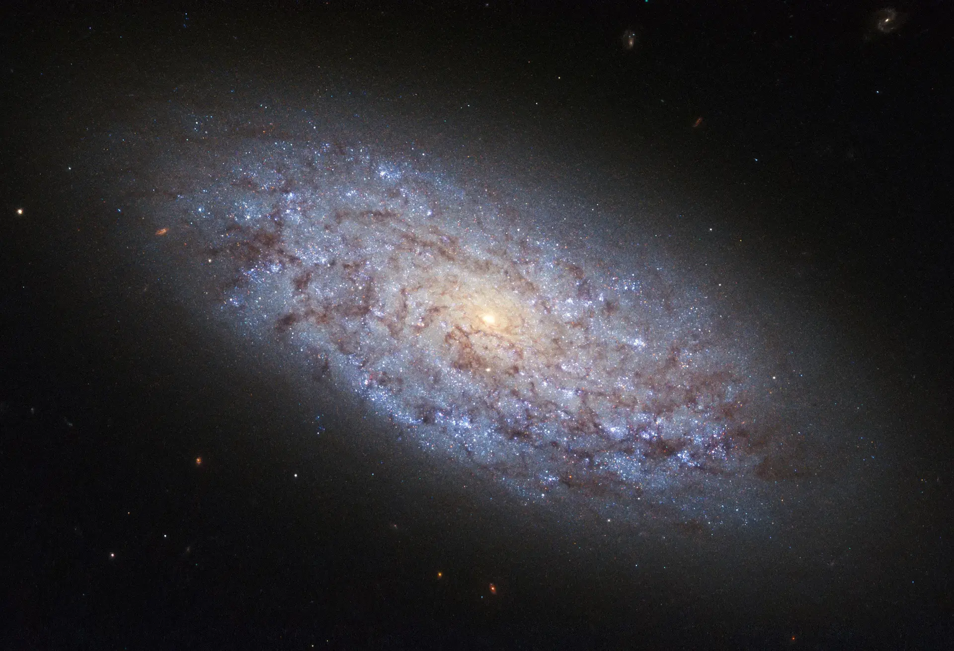 Telescópio espacial Hubble retoma observações
