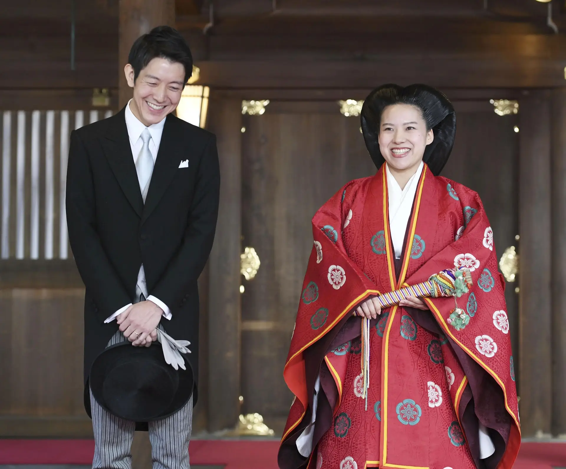 Princesa japonesa abdica do título real por amor (e já casou)