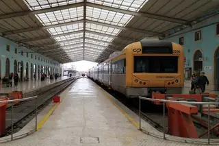 Comboios parados devido à greve na Infraestruturas de Portugal