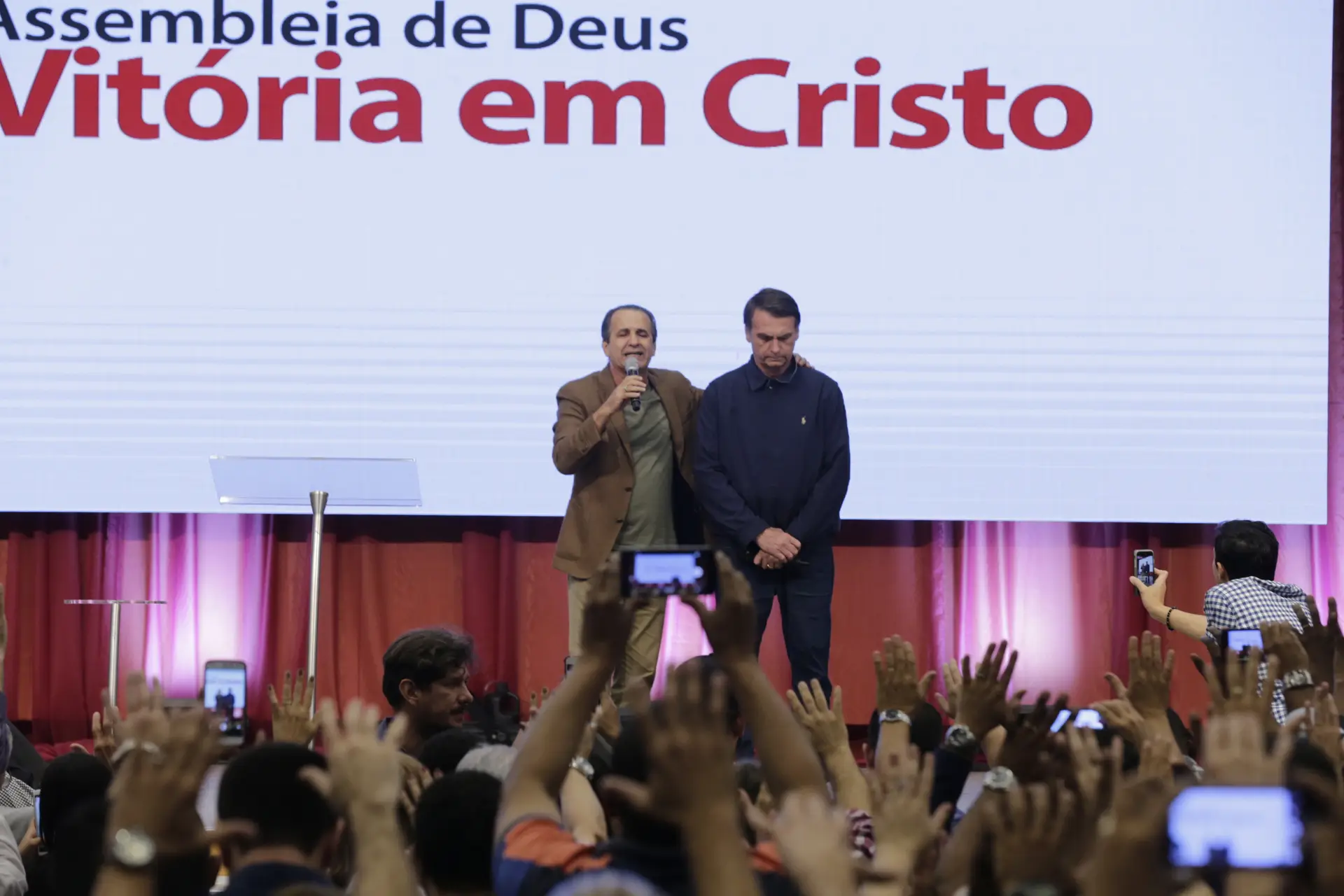 Bolsonaro publicou decreto que autoriza cultos religiosos na quarentena