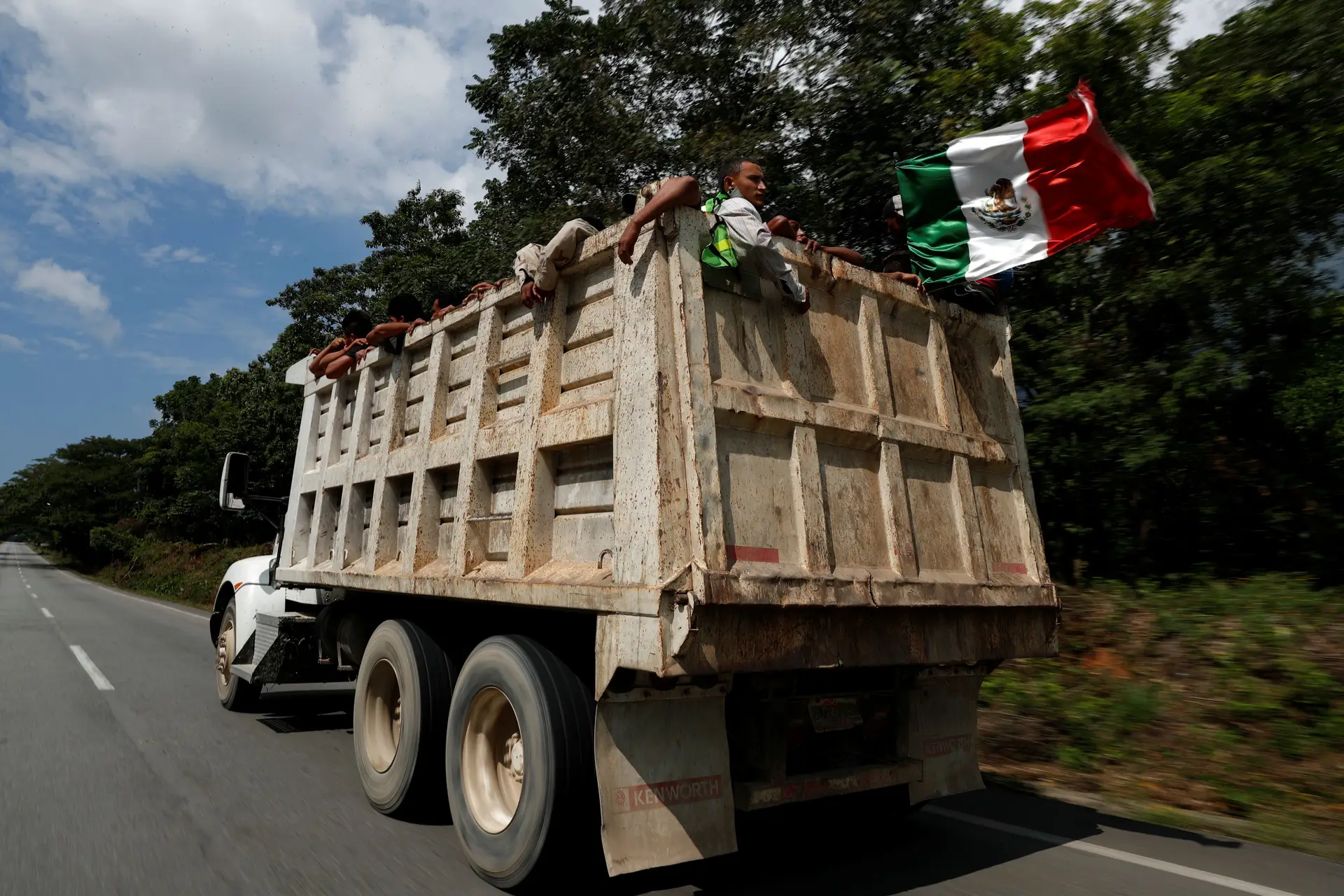 Dois camiões desaparecem no México com cerca de 80 migrantes que seguiam para os EUA