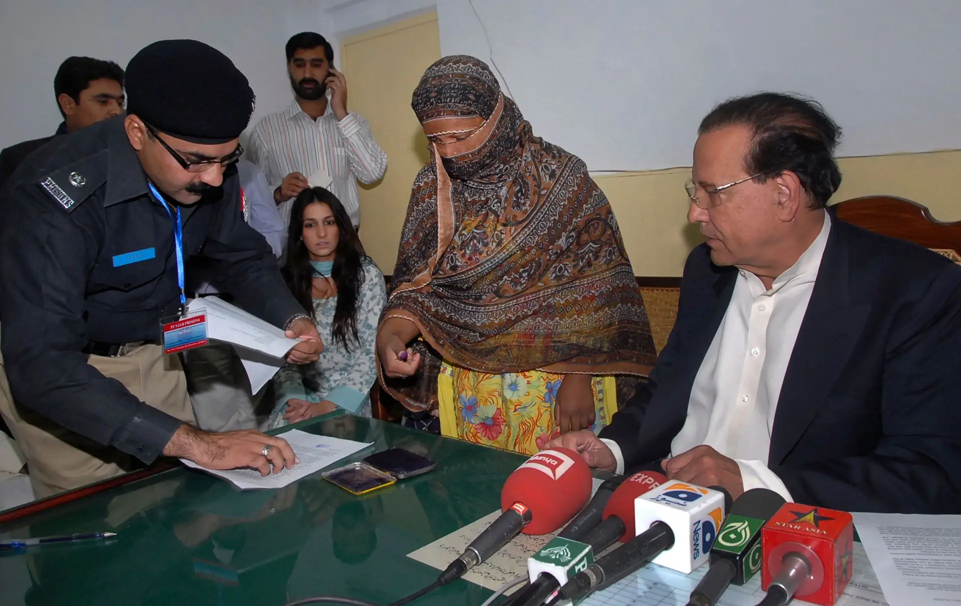 Cristã Asia Bibi foi libertada, mas continua no Paquistão