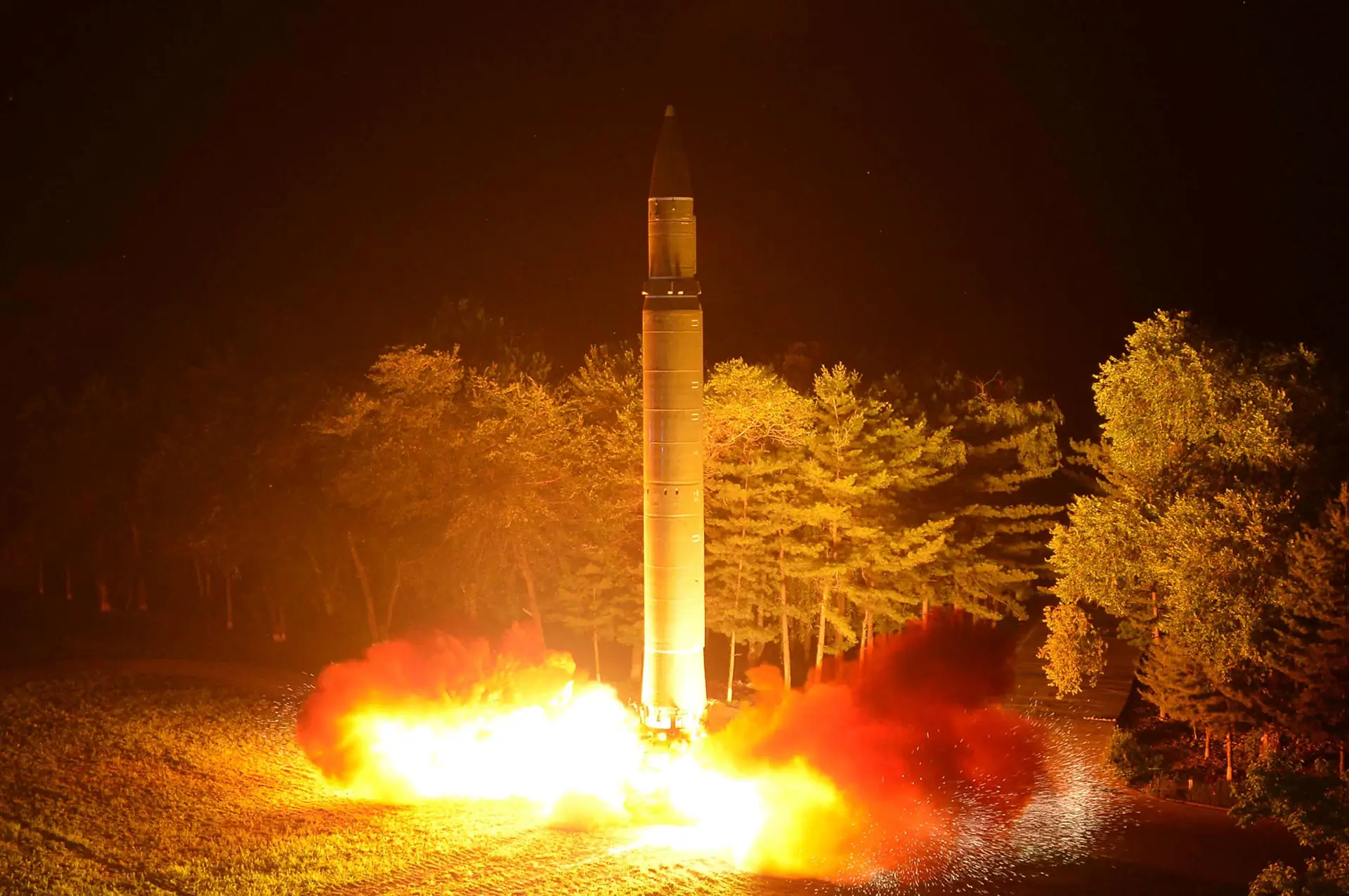Coreia do Norte tem locais secretos de armazenamento de mísseis