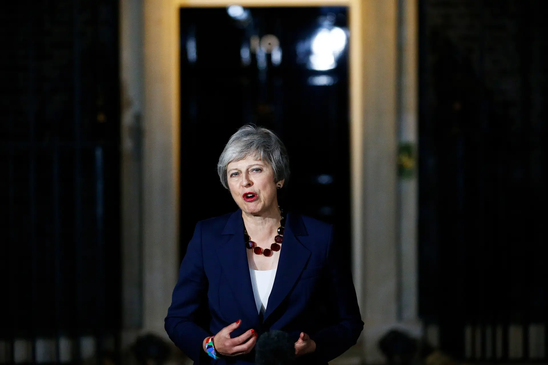 Theresa May consegue apoio do Governo para acordo técnico sobre Brexit