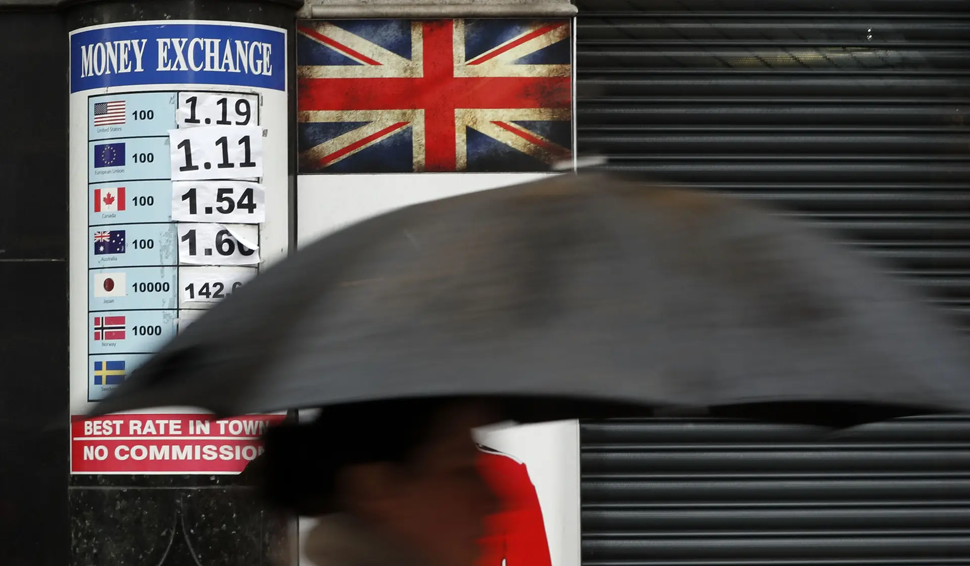 Libra desvaloriza após demissão de membro do governo britânico