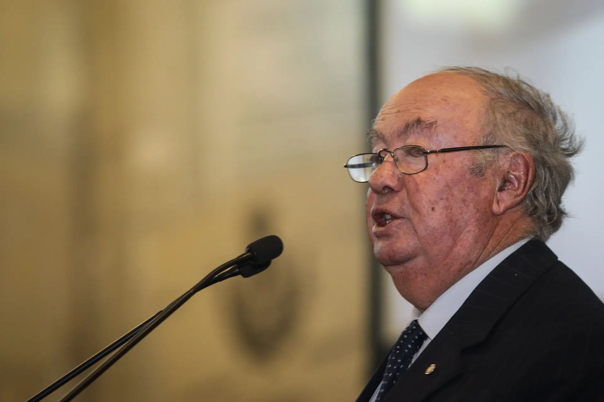 "Hitler também invocou razões sanitárias". Alberto João Jardim contra o uso de máscaras na Madeira