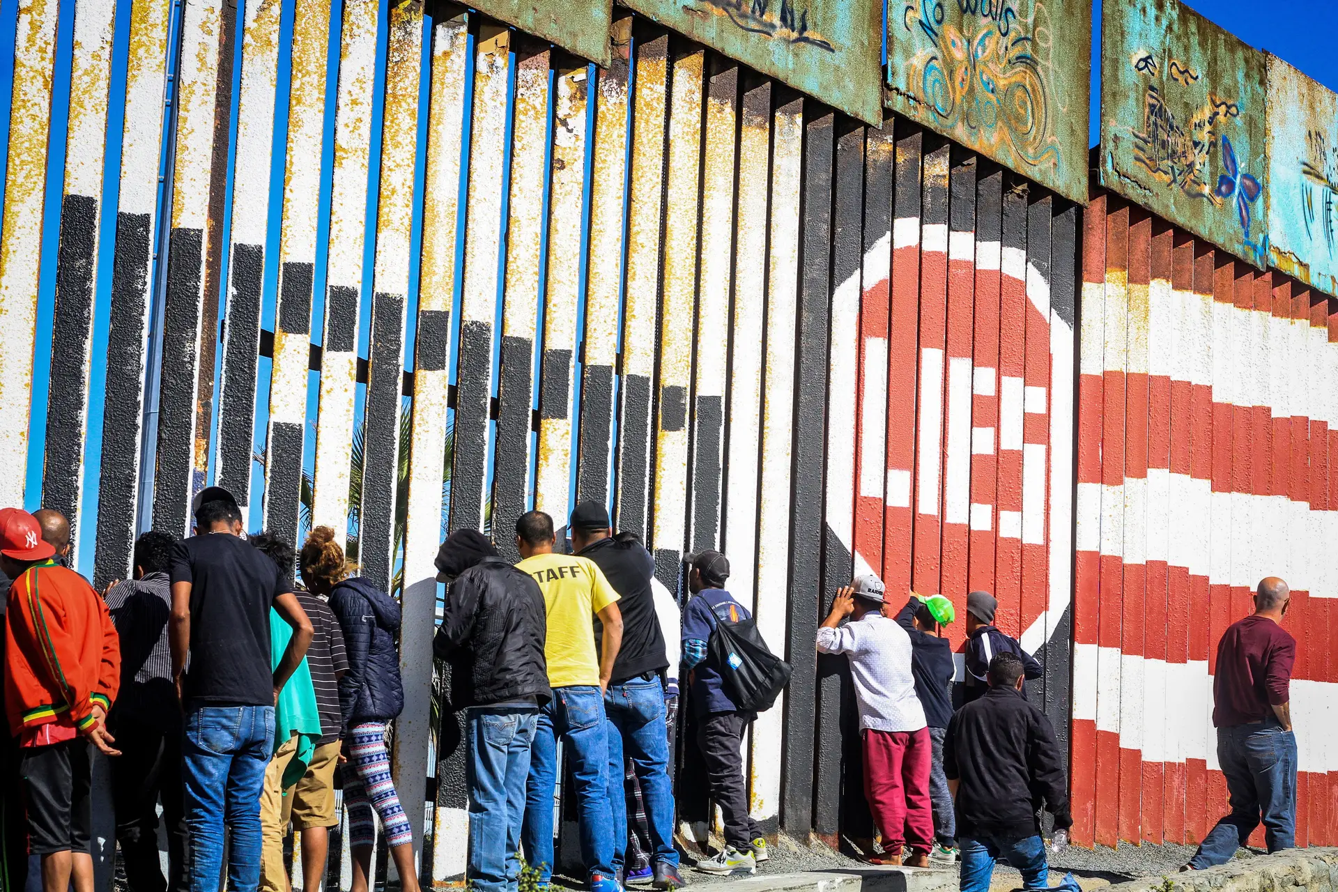 Mais de 1.500 migrantes da América Central já chegaram à fronteira dos EUA