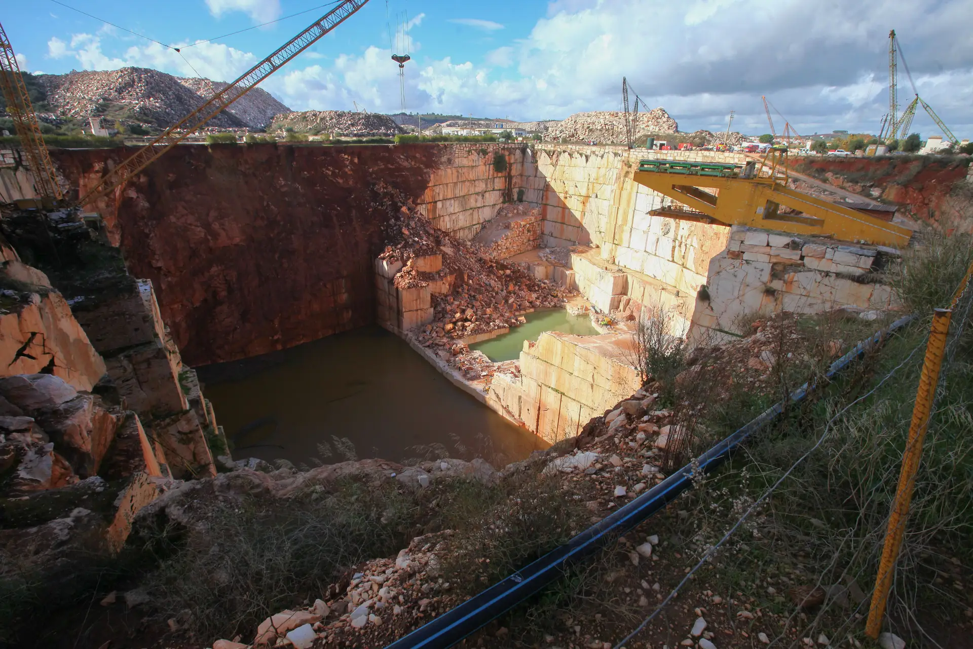 Operações de busca na pedreira em Borba retomadas de manhã