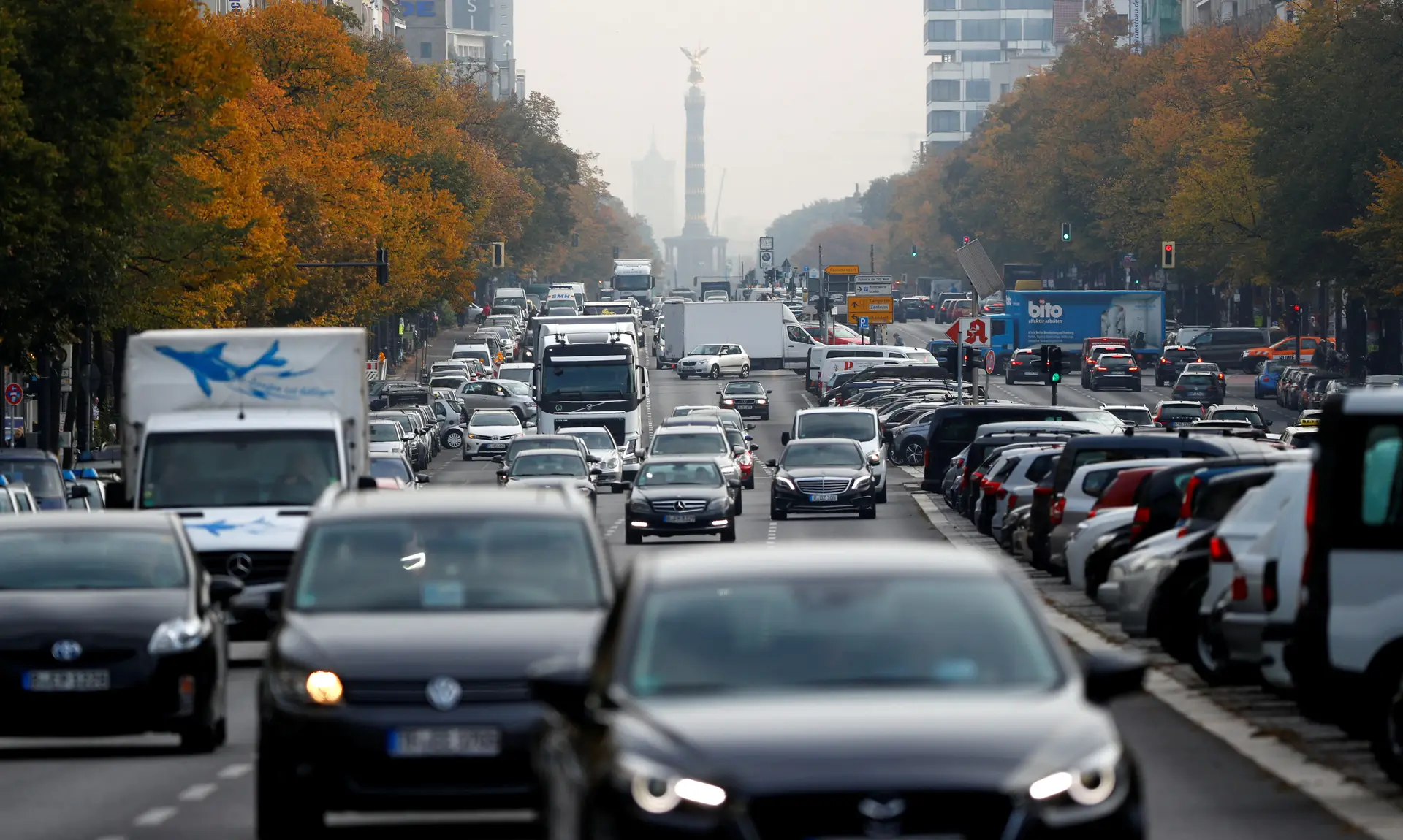 Carros a gasóleo e gasolina têm de acabar em 15 anos