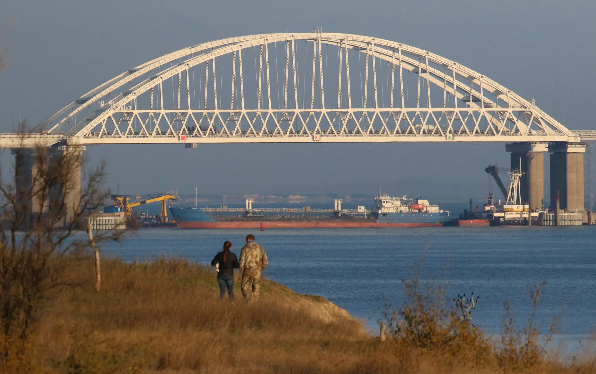Ucrânia acusa Rússia de apreender três navios seus e de ferir dois militares