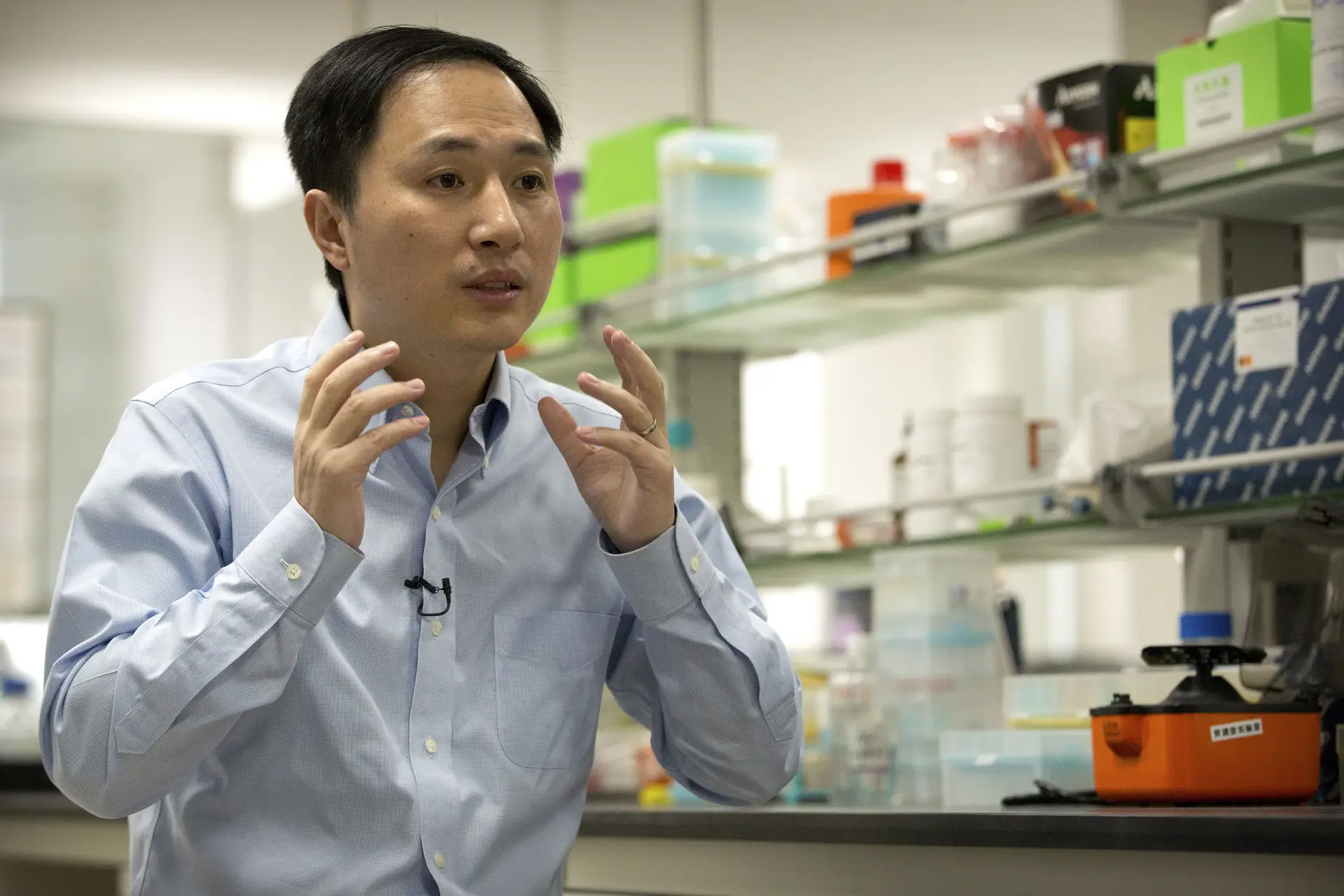 He Jiankui no laboratório em Shenzhen a 10 de outubro de 2018.