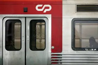 Autarcas de Oeiras e Amadora criticam falta de serviços mínimos na greve dos comboios