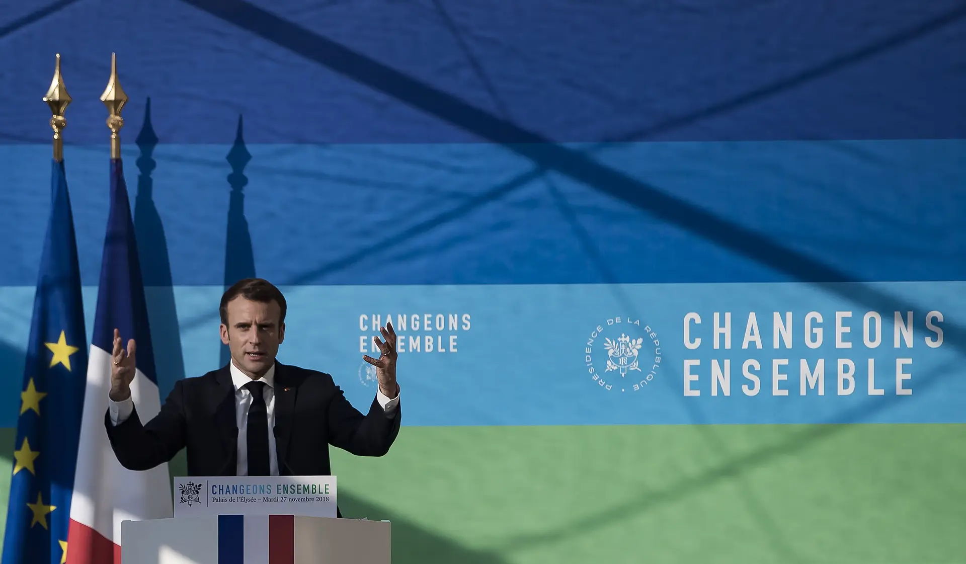 Macron anuncia fecho de 14 reatores nucleares até 2035 e mais apoio a energias renováveis