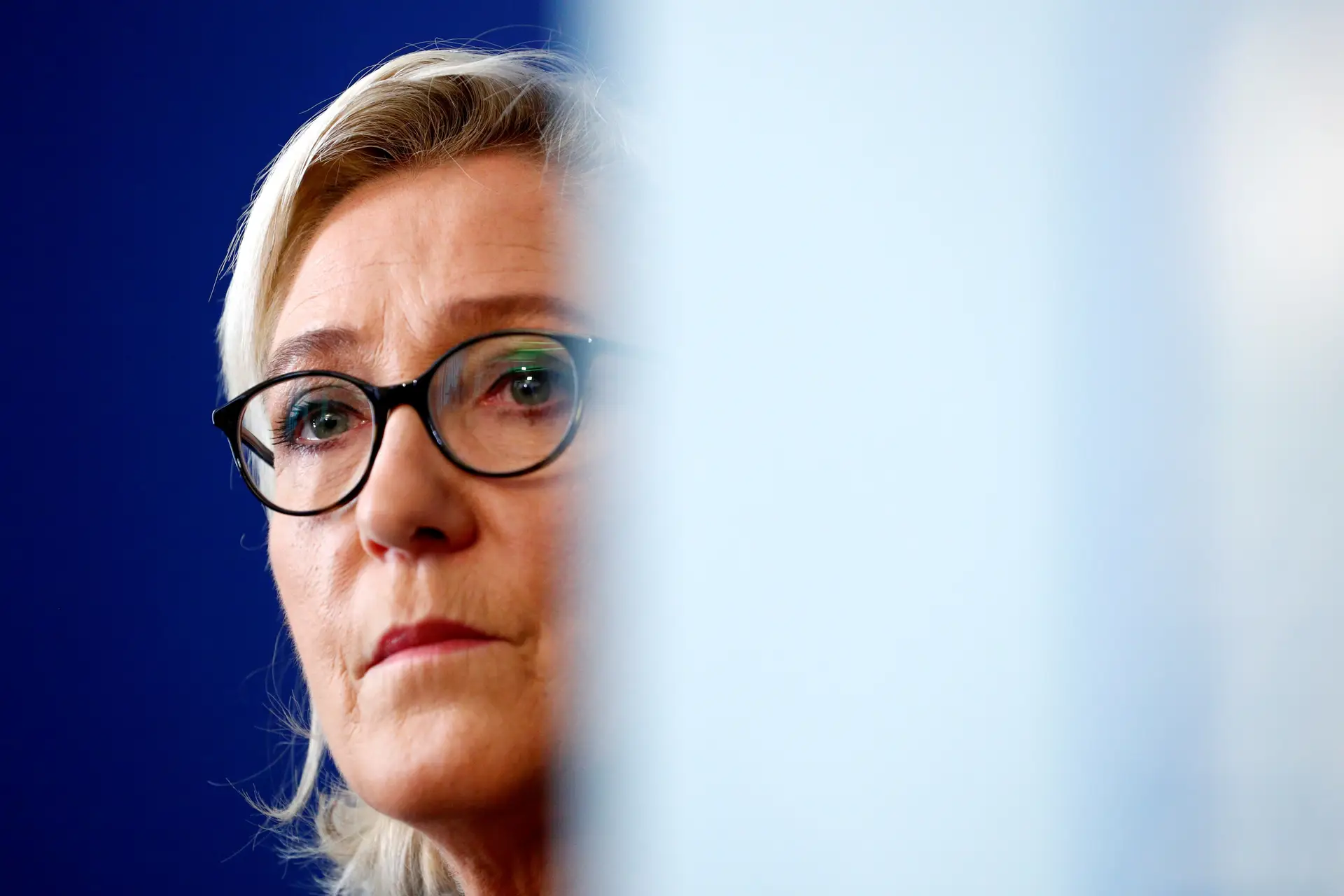 Marine Le Pen pede que "coletes amarelos" sejam autorizados a manifestar-se em Paris