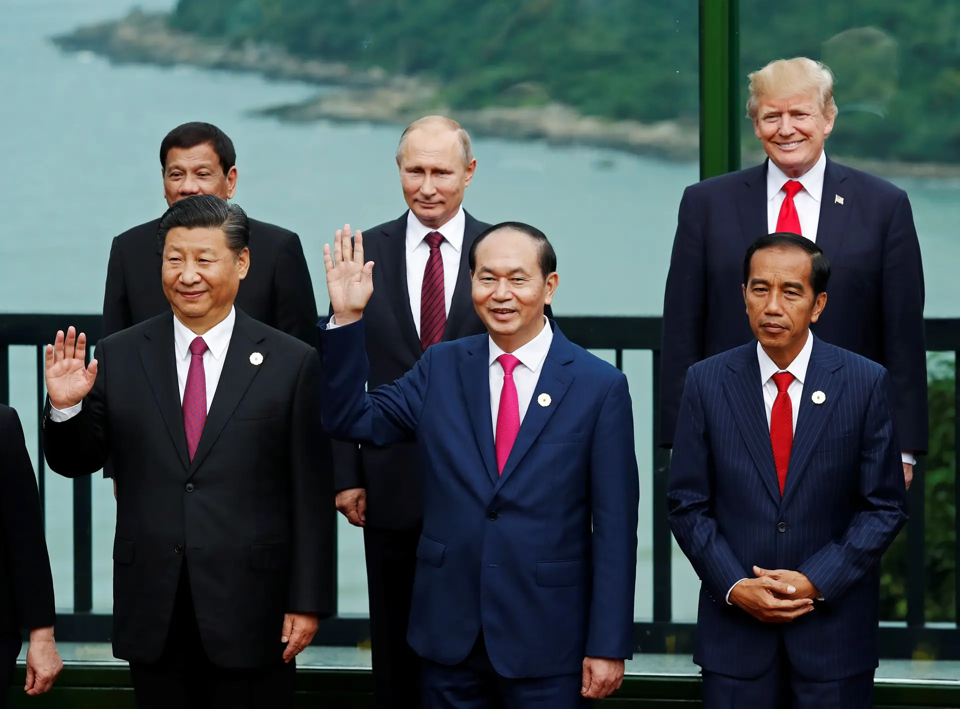 Trump quer colocar fim à corrida às armas com homólogos russo e chinês