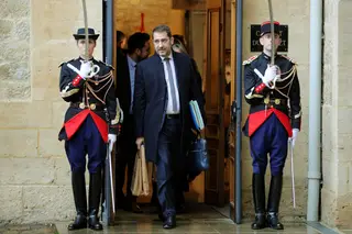 Ministro do Interior francês vai reunir-se com polícias depois da violência em Paris