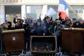 Estudantes provocam incêndios em liceus de França