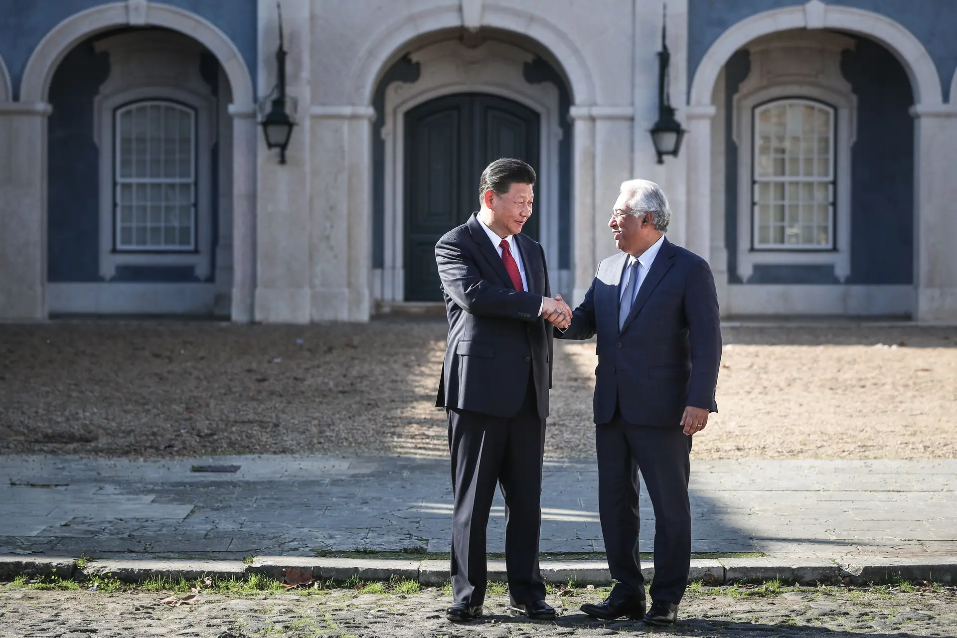 Costa alertou Xi Jinping que é preciso resolver "desequilíbrios comerciais e económicos"