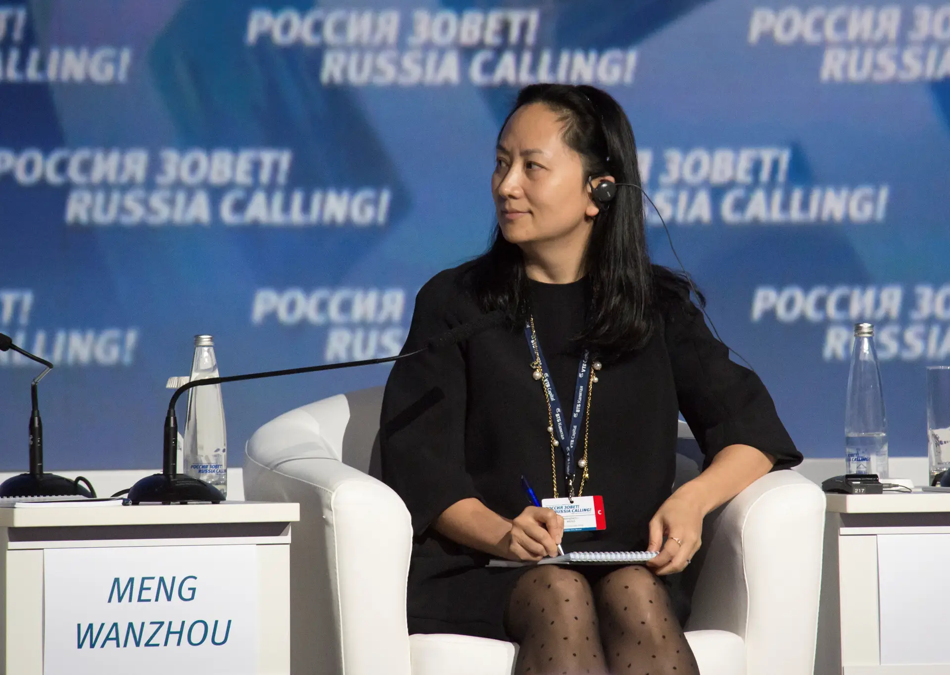 Diretora da Huawei detida no Canadá alega razões de saúde para ser libertada