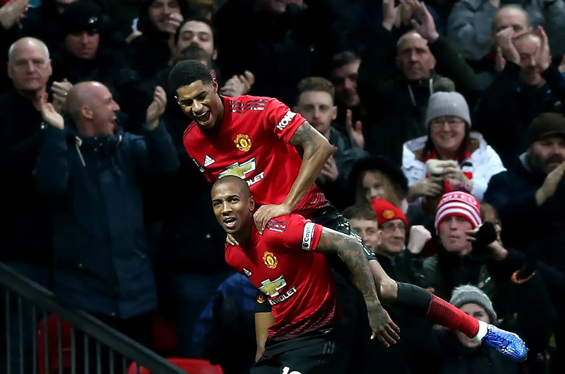 Manchester United regressa às vitórias