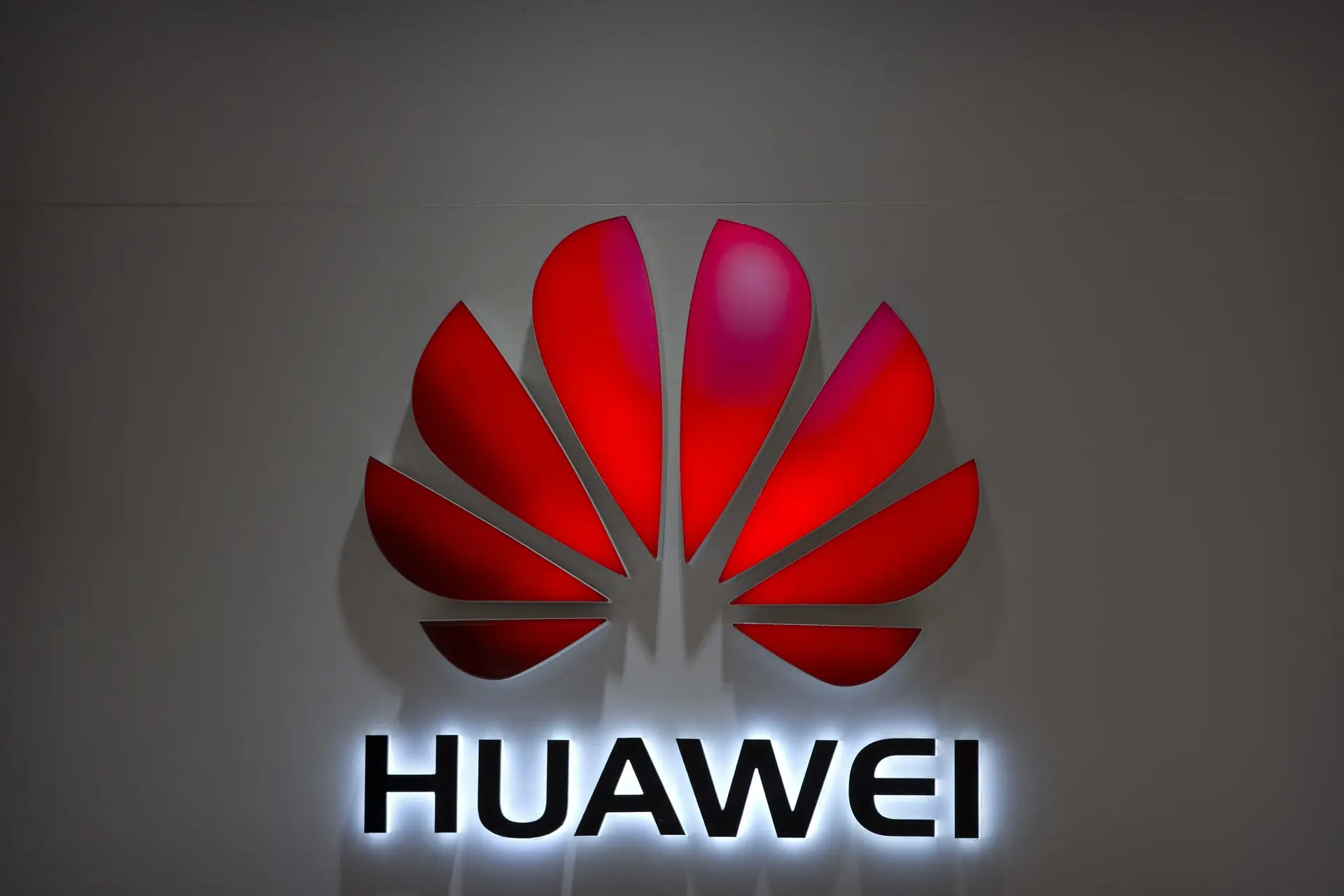 EUA acusam chinesa Huawei de fraude bancária e espionagem industrial