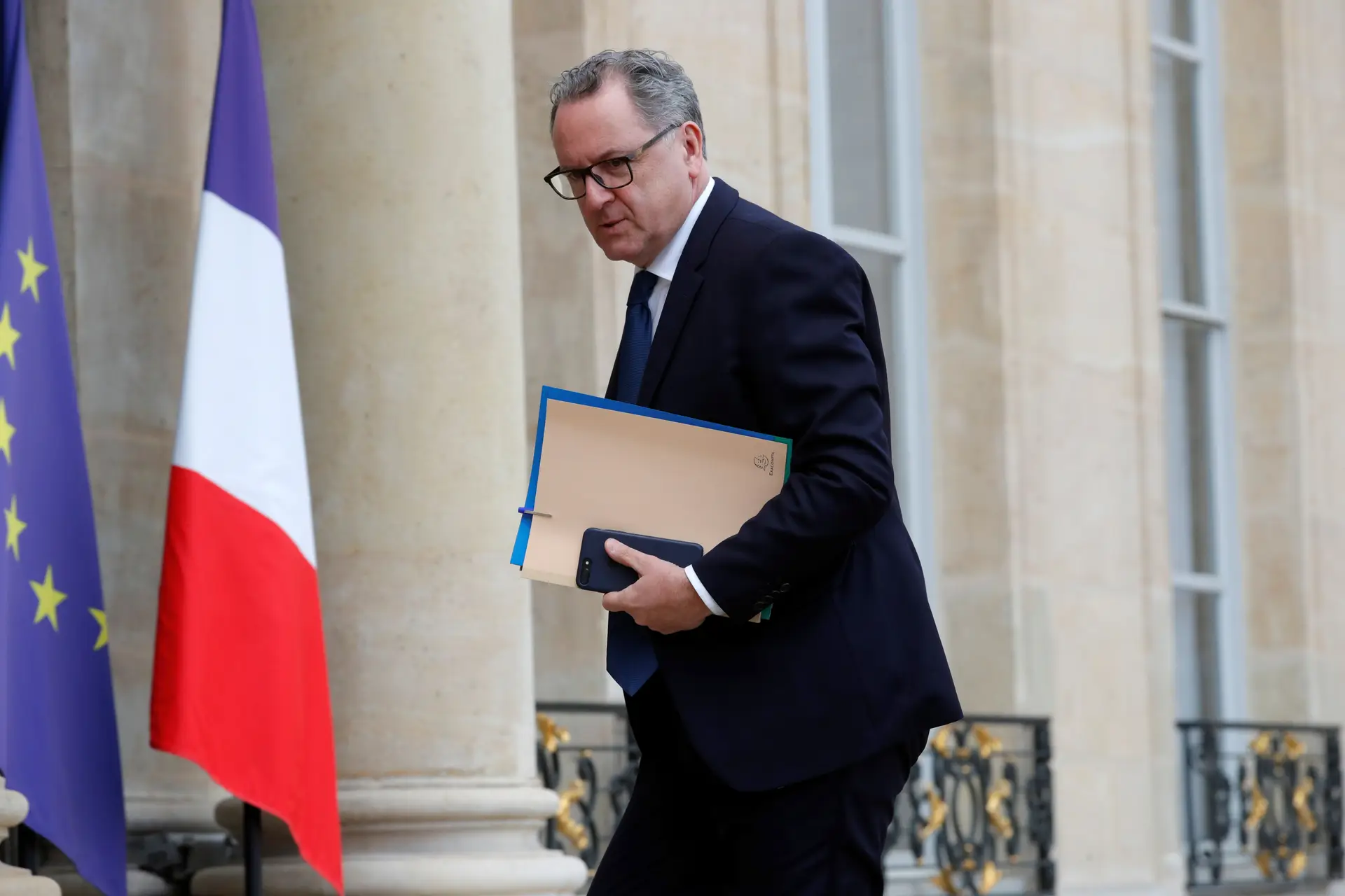 "Coletes amarelos devem parar" tendo em conta resposta do executivo francês