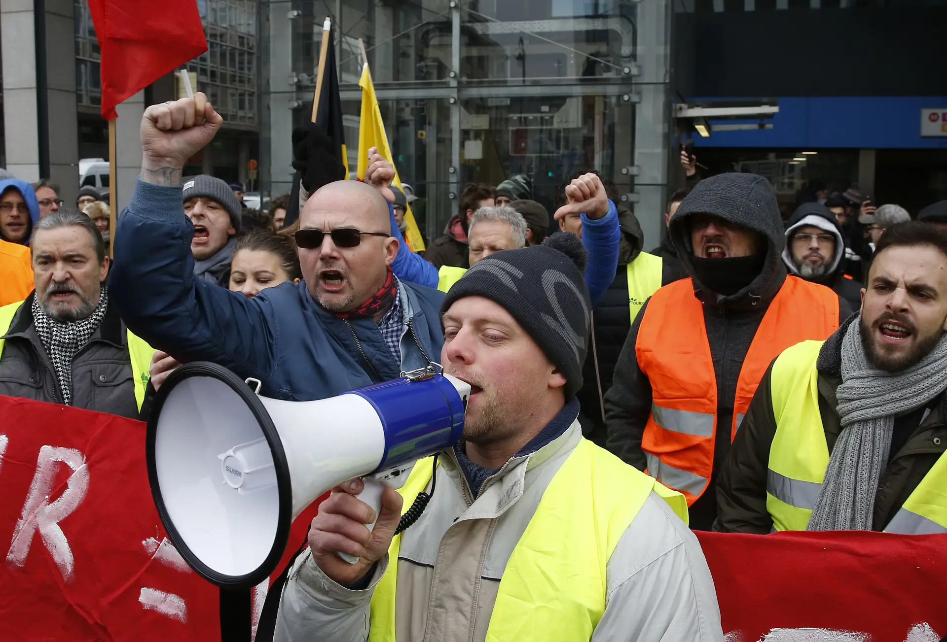 Polícia detém 60 pessoas no protesto dos coletes amarelos na Bélgica