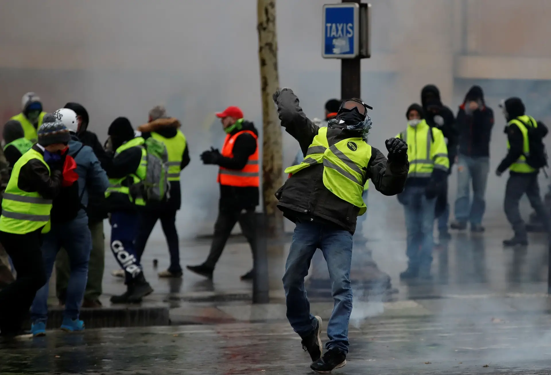 Tensão aumenta em Paris