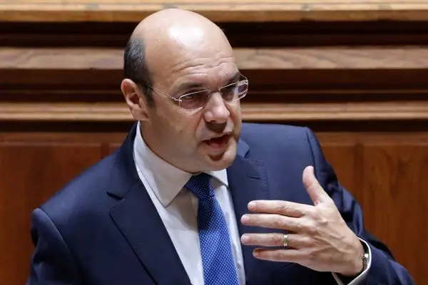 Governo reconhece muitas sugestões da OCDE mas pode, ou não, segui-las