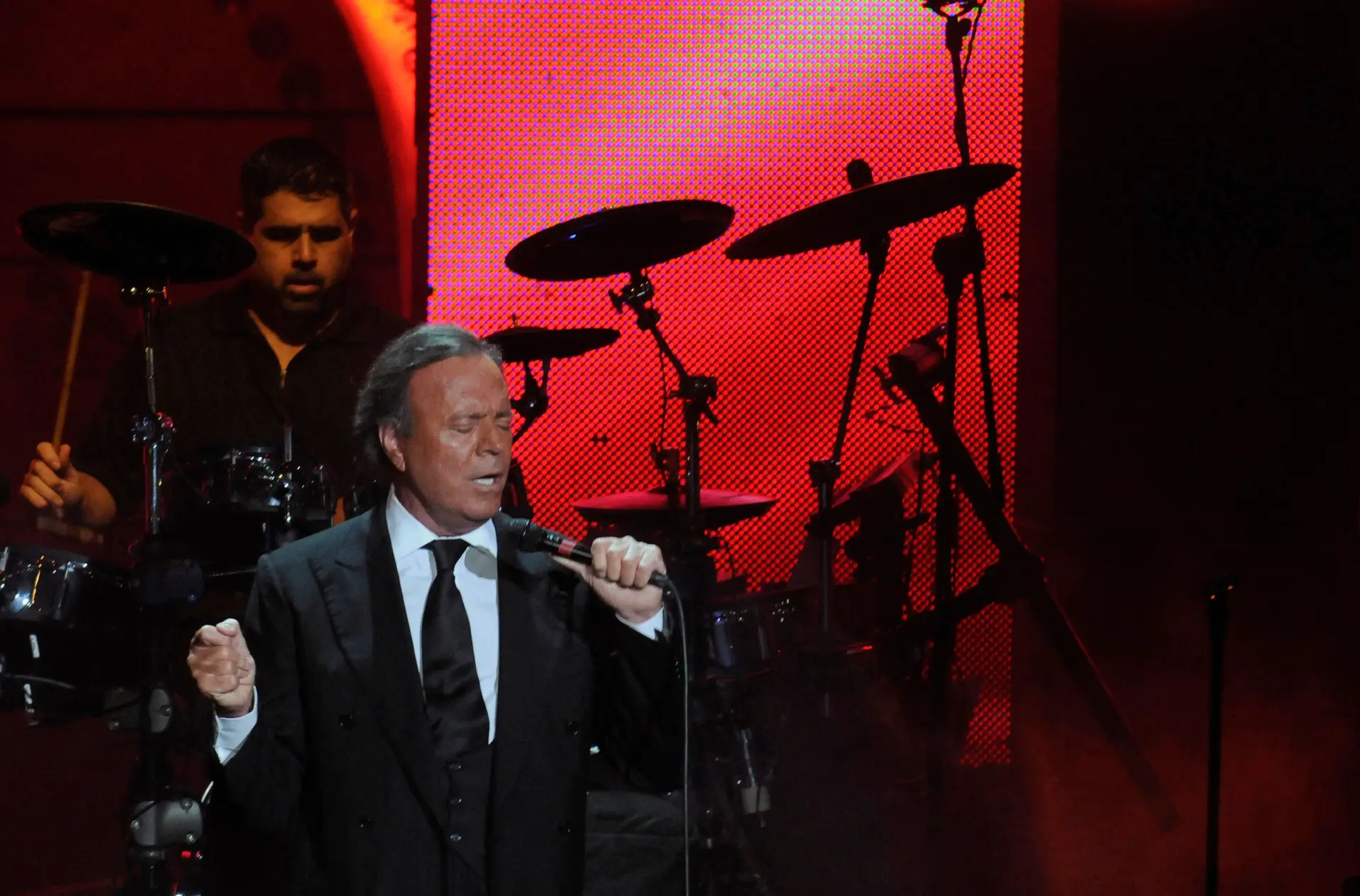 Black Sabbath, Dionne Warwick e Julio Iglesias vão receber prémios Grammy especiais