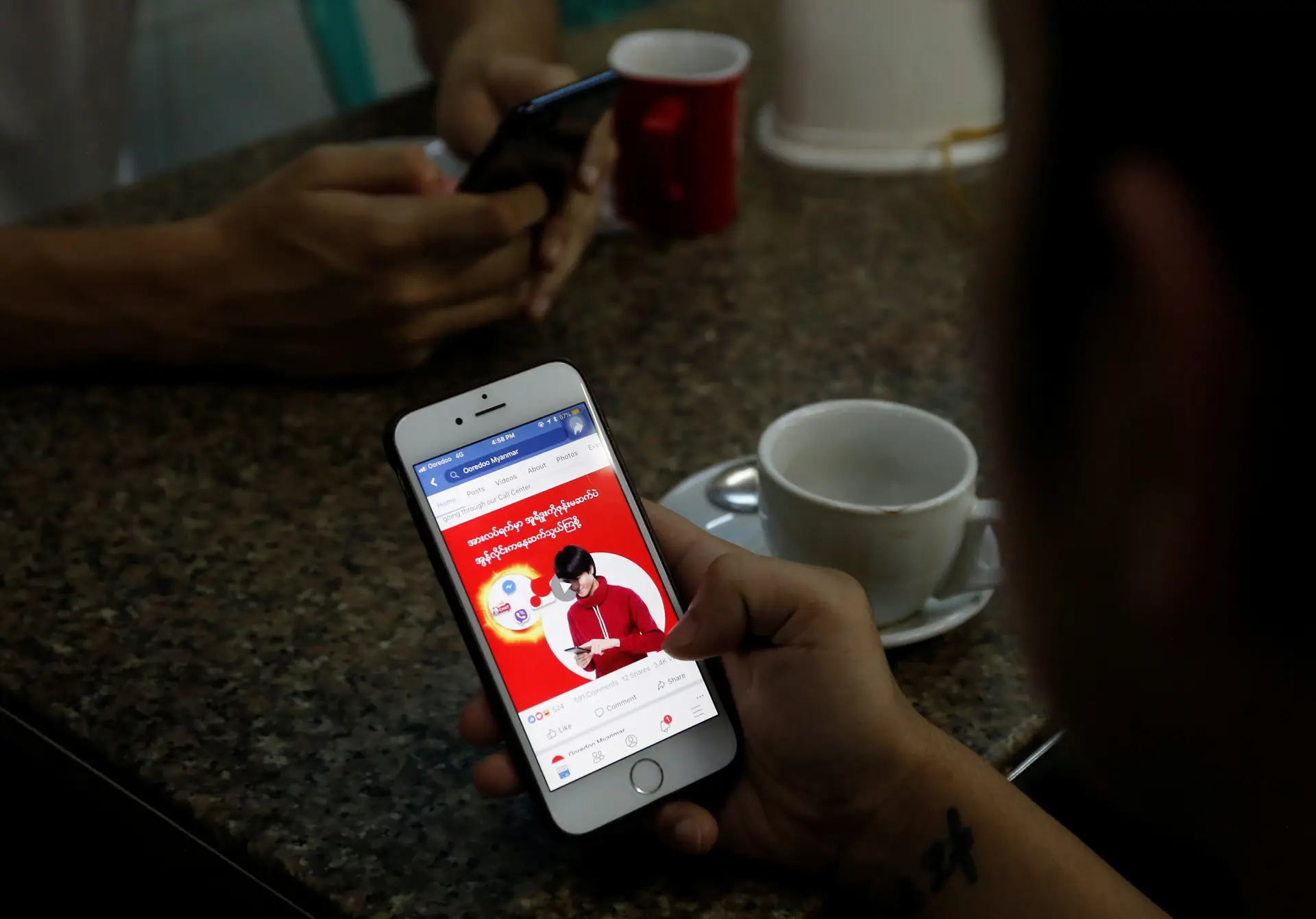 Uso excessivo de telemóvel e redes sociais aumenta problemas mentais entre jovens
