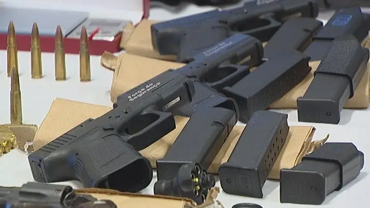 Agente da PSP fica em prisão preventiva no caso do roubo de armas Glock